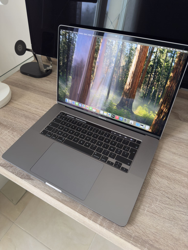 Macbook Pro 16'' + Logiciels 2019 i9 2.3 32G 1T 