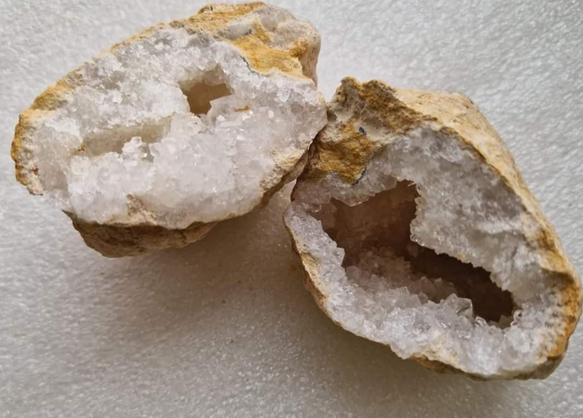 Géode de quartz 374g