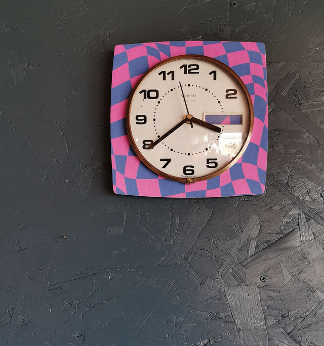 Horloge vintage pendule murale silencieuse carrée "Vedette bleu rose"
