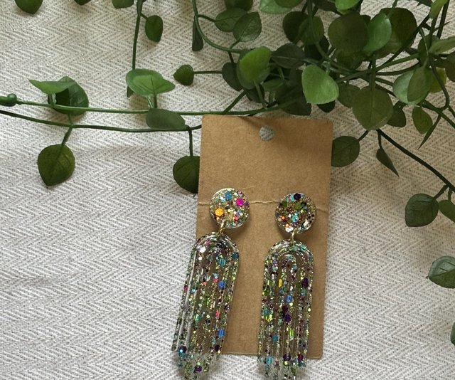 Boucles d’oreilles résine multicolores 