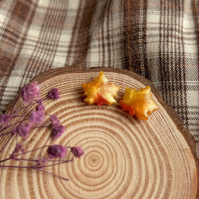 Cosy Autumn - Maple Leaf Studs Style 4
