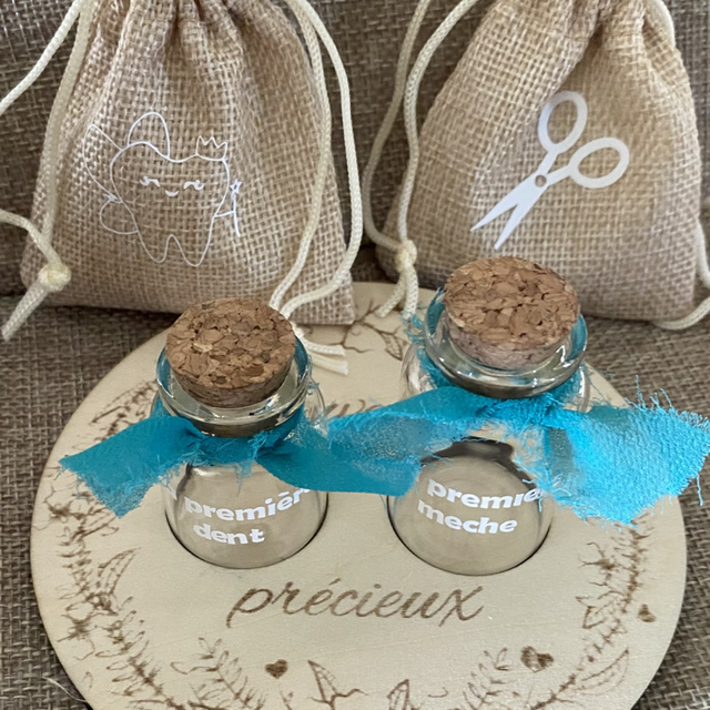 Souvenir fioles pour dent et mèche de cheveux bébé 