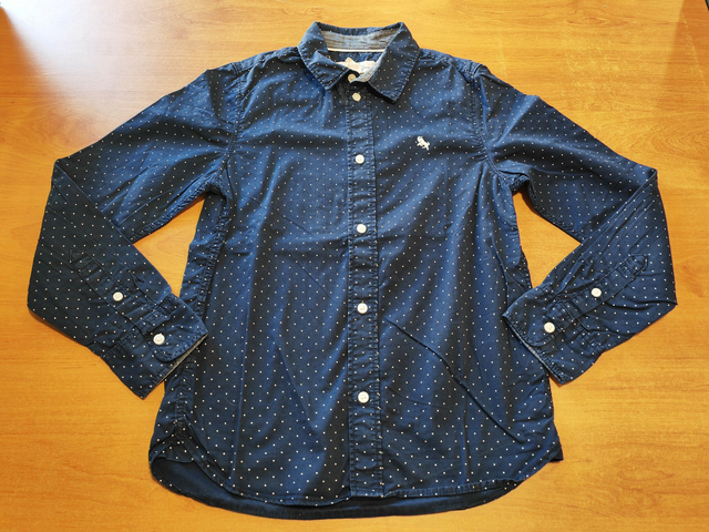 Chemise bleu foncé à points en 9 ans