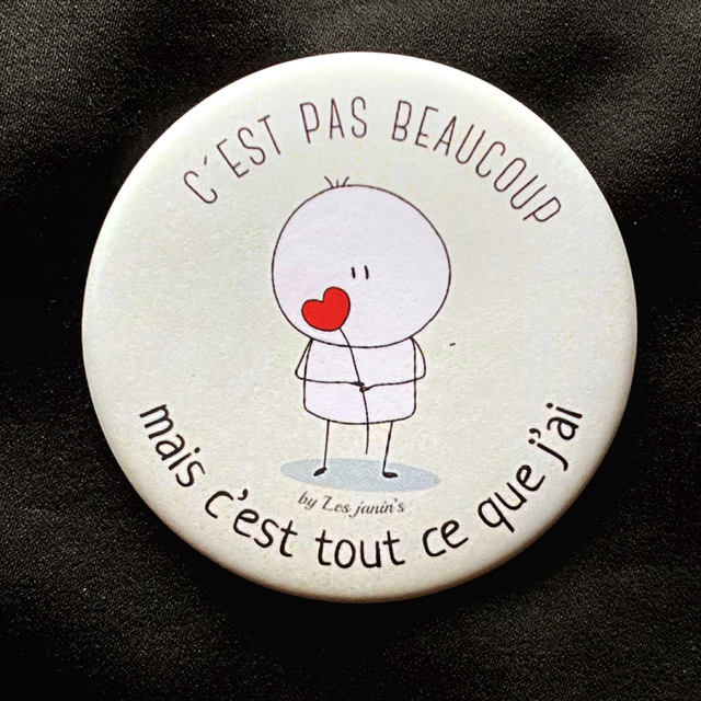 Badge C’est Pas Beaucoup (fond rose clair)
