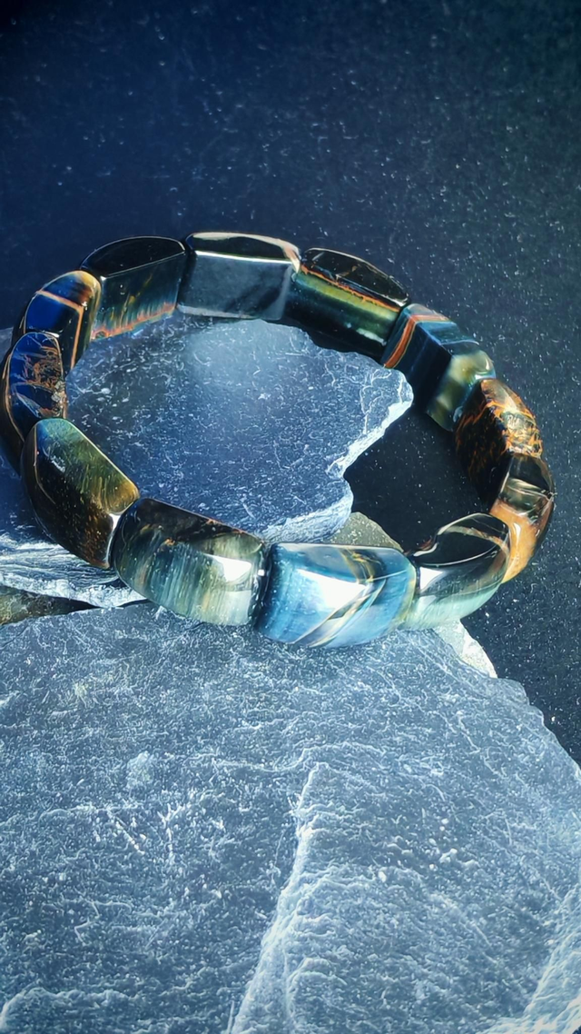Bracelet plaquette œil de faucon