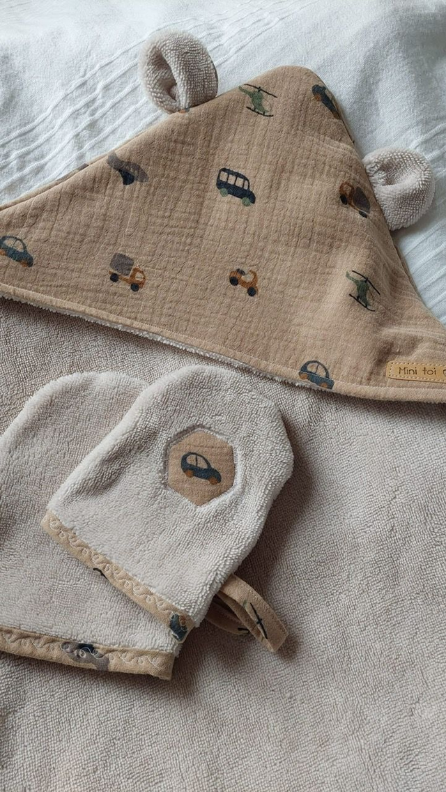 Cape de bain &quot;ourson&quot; et ses deux gants de toilette