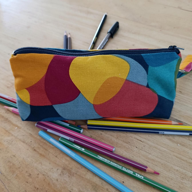 Trousse crayons multicolore 