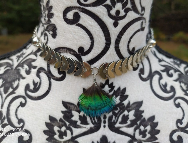 Ras-de-cou chaine pendentif plume de paon 