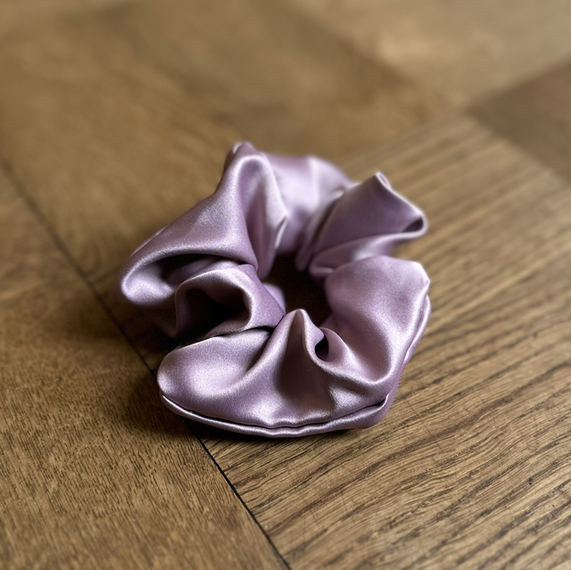 Lila Love Satijnen Scrunchie