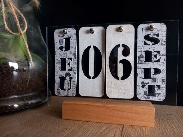 Calendrier perpétuel transparent