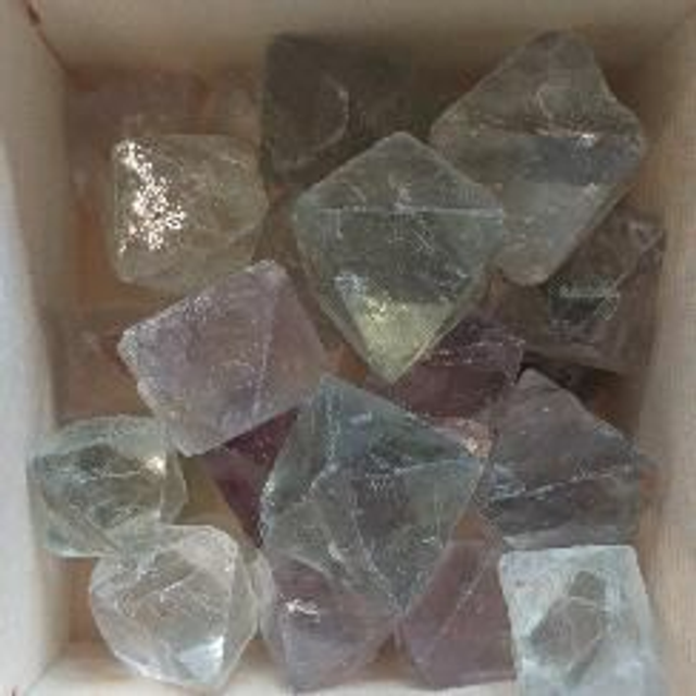 fluorite octaedre (pierre brute) 