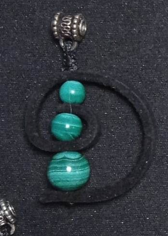 cuir noir et malachite (collier) 