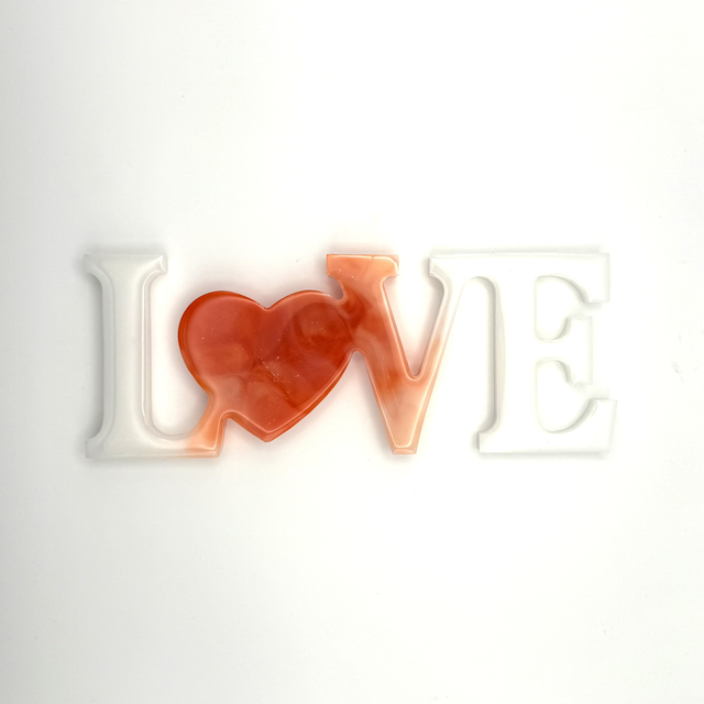 Bibelot Love blanc avec cœur rouge tout en nuance 