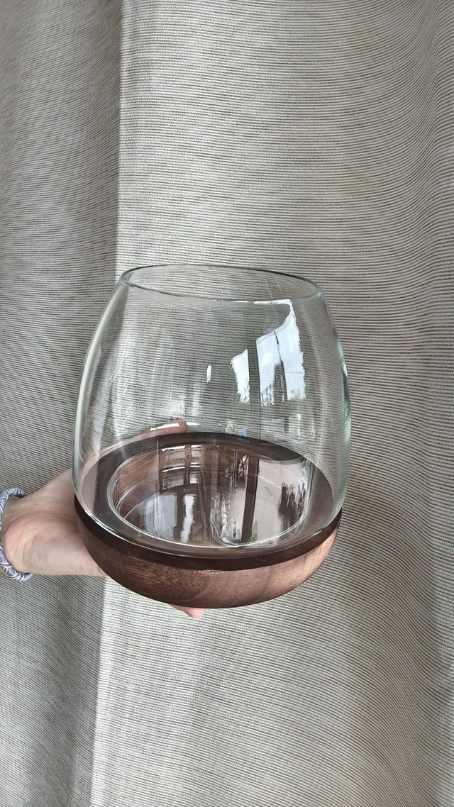 Fa talpú üveg váza 