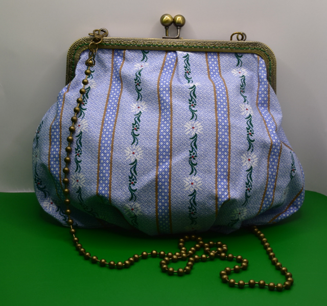 Edelweisstasche in Blau als Tasche oder Necessaire