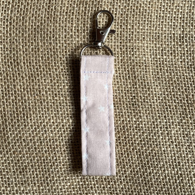 Porte clés imprimer rose à étoiles 