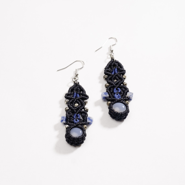 Boucles d’oreille en micro-macramé agate grise et jaspe bleu