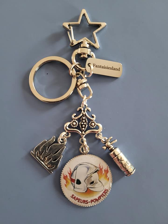 Bijou Accroch-clés ou Porte-clés argenté super pompier - modèle à choisir