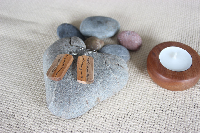 Boucles d&#039;oreilles assemblage bois 