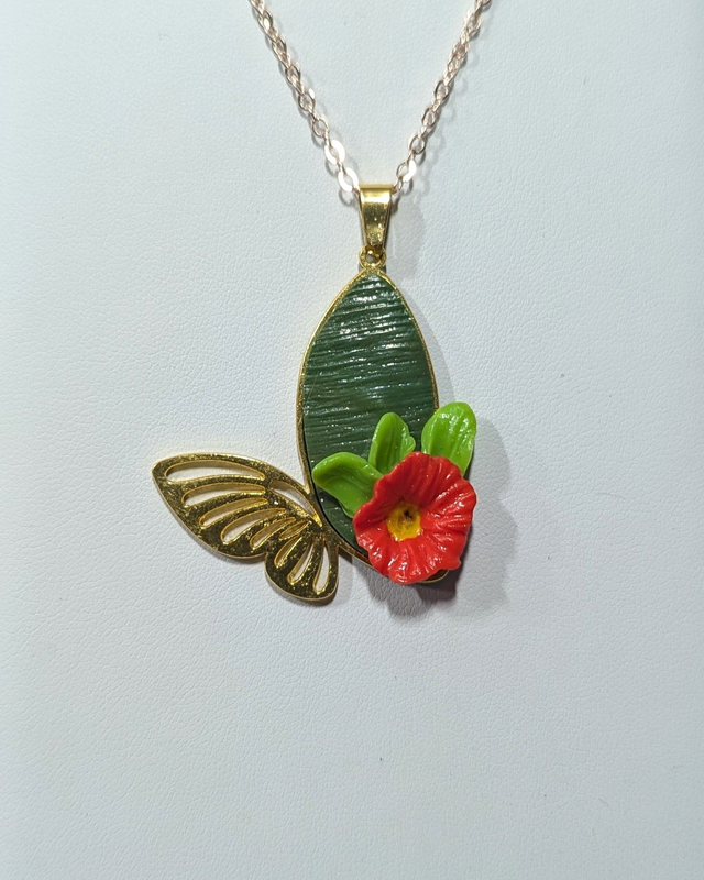 Pendentif papillon fleur