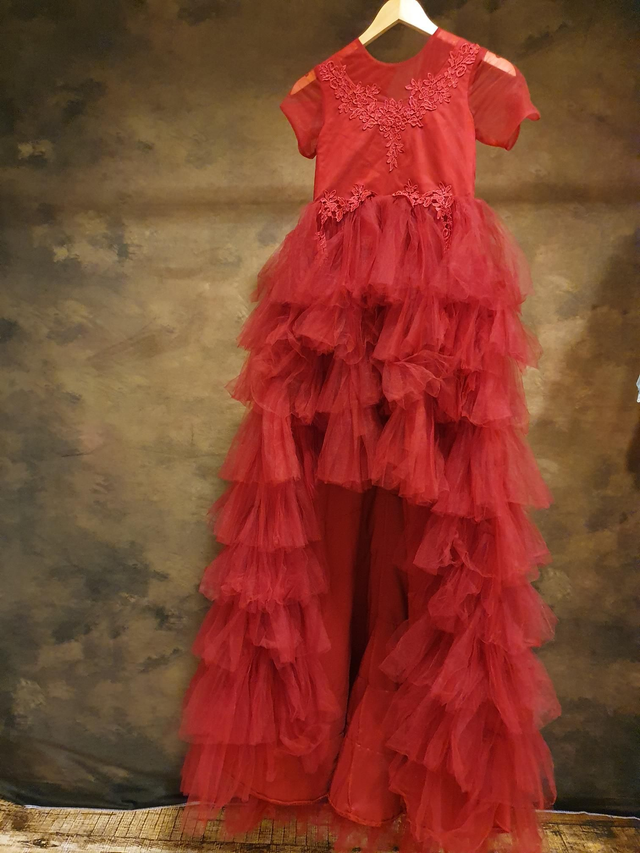 Prinzessin Kleid rot mit sleppe 10-12 Jahr