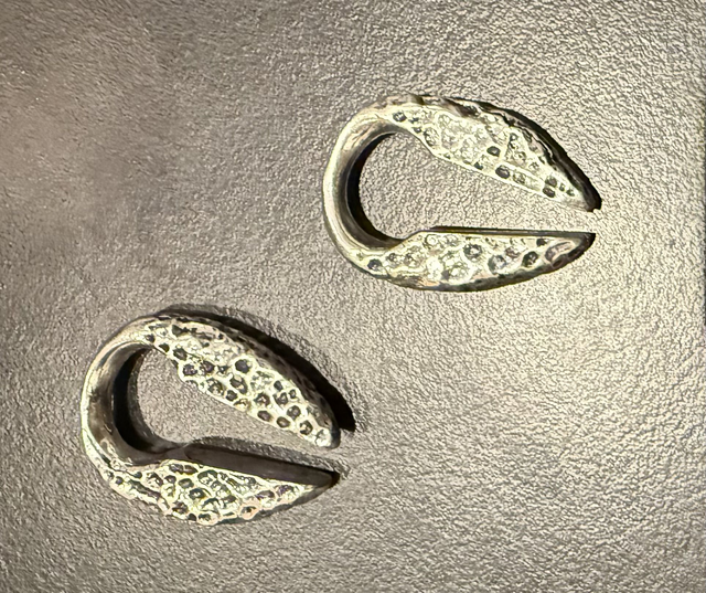 ---------------pair Earweight silver plated 