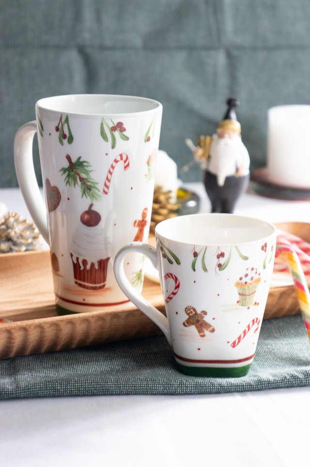 Mug de Noël en porcelaine peint à la main, esprit gourmandises de Noël