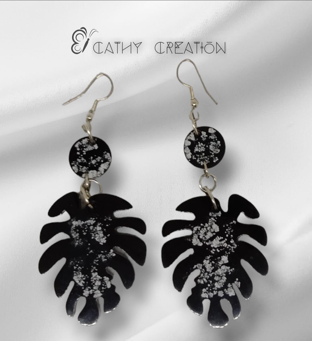 Boucles d'oreilles noires et blanches 