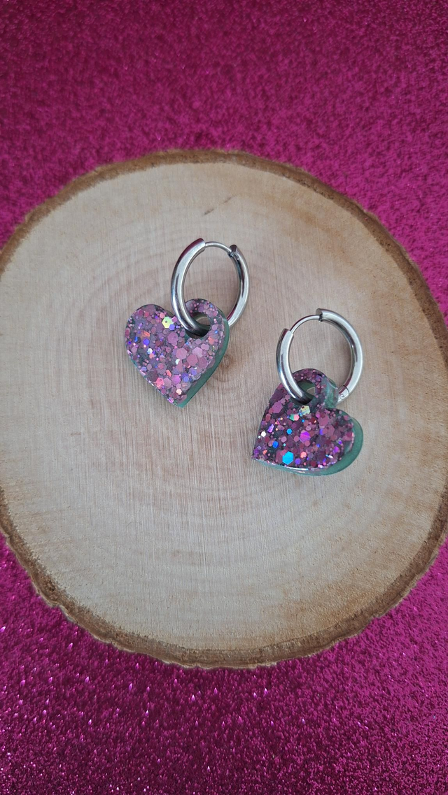 Créoles argentées cœurs verts et paillettes roses 