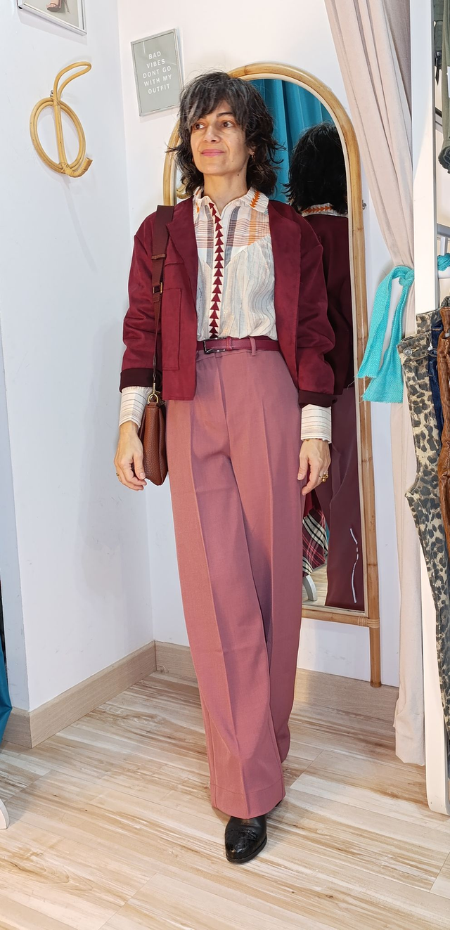 Pantalón tela wide leg granate