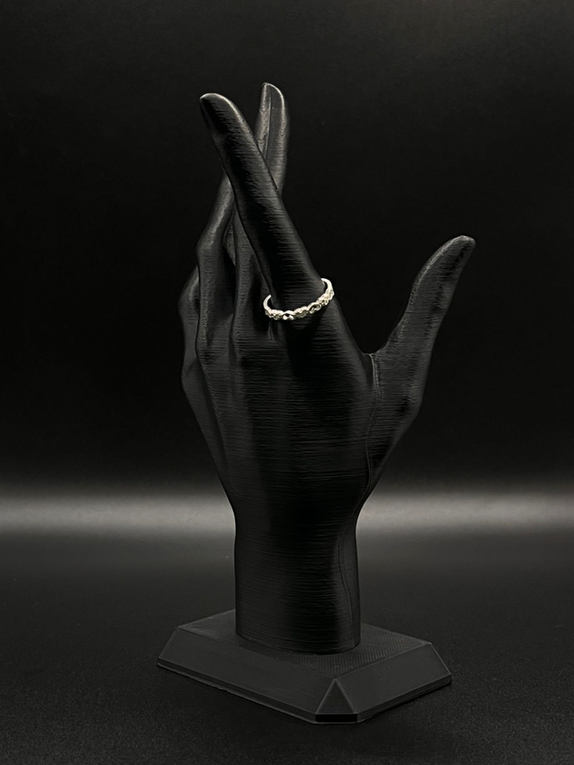 Anel corações cravejado e vazado