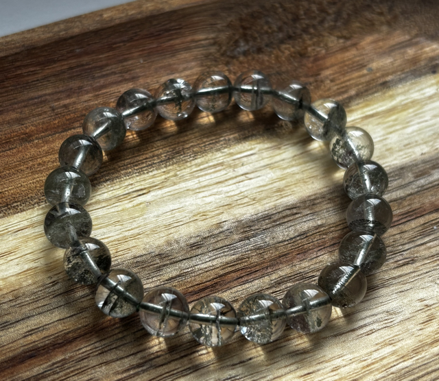 Green Phantom Quartz bracelet : high-quality 9mm beads