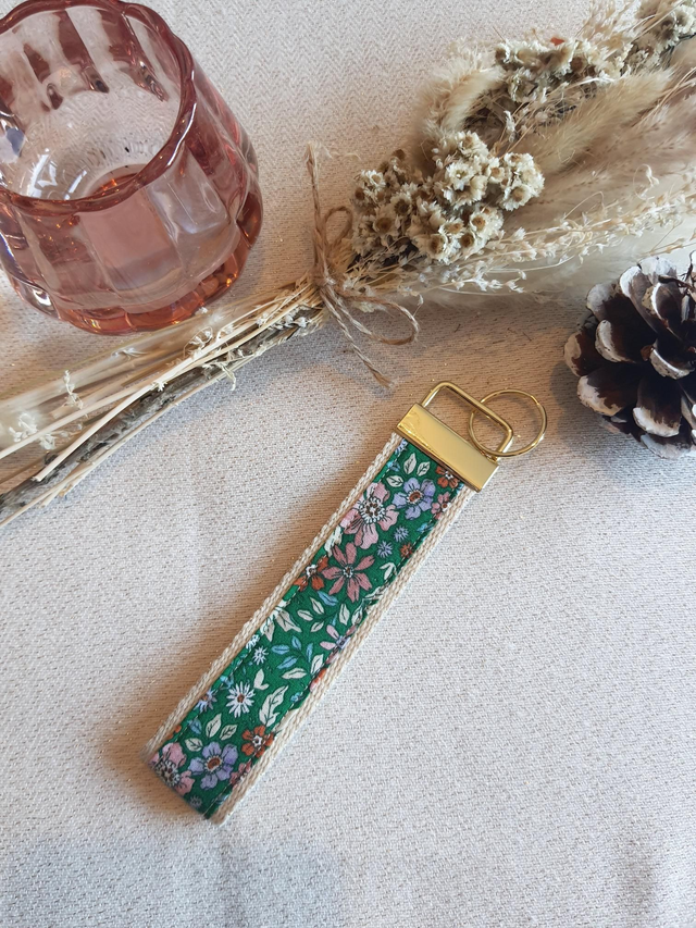 Porte clés sangle fleuri vert 