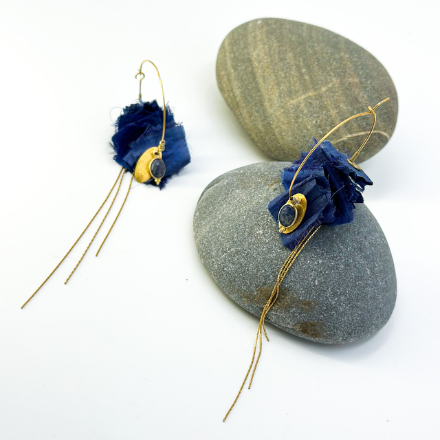 Boucles d&#039;oreilles &quot;Frou-frous&quot; bleu marine, grand modèle