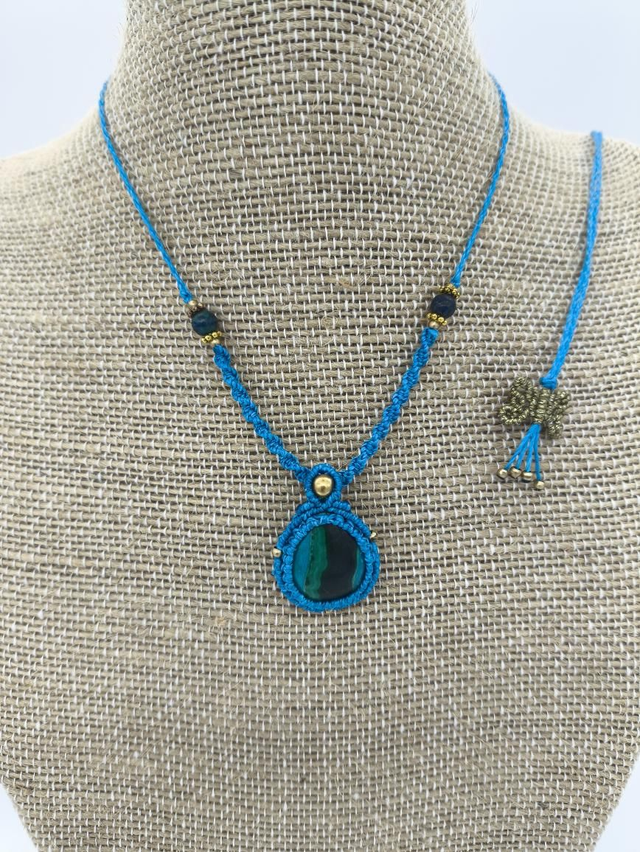 Collier léger en micro macramé avec chrysocolle 