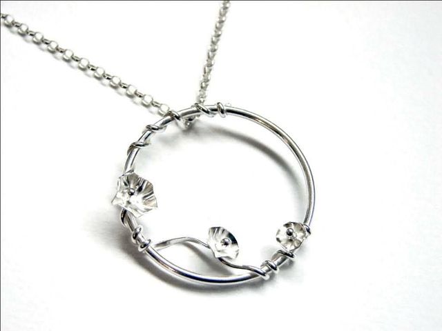 Winding Sparkle Pendant