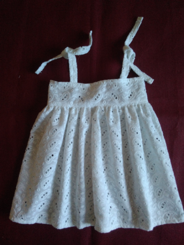 250-04 Robe blanche broderie Anglaise 1 an