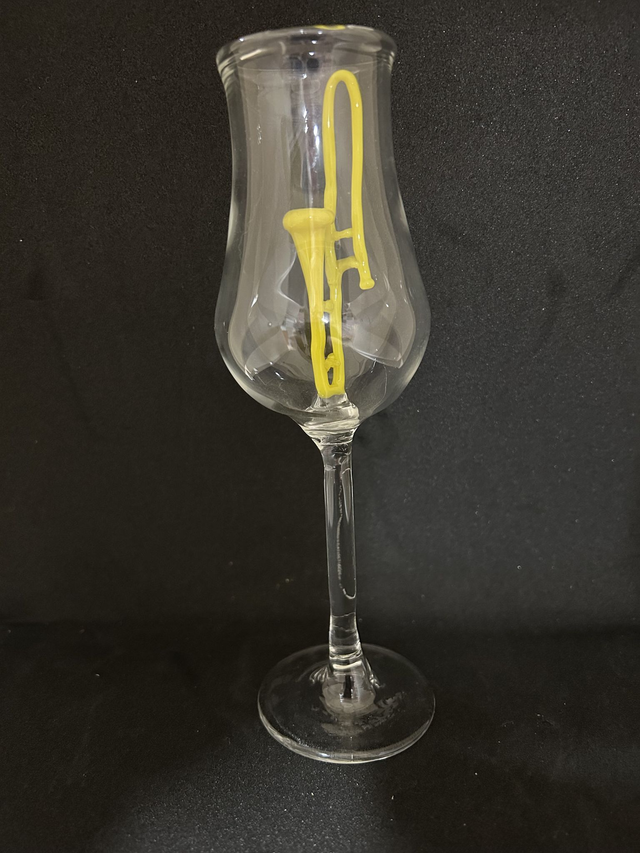 Schnapsglas mit Posaune
