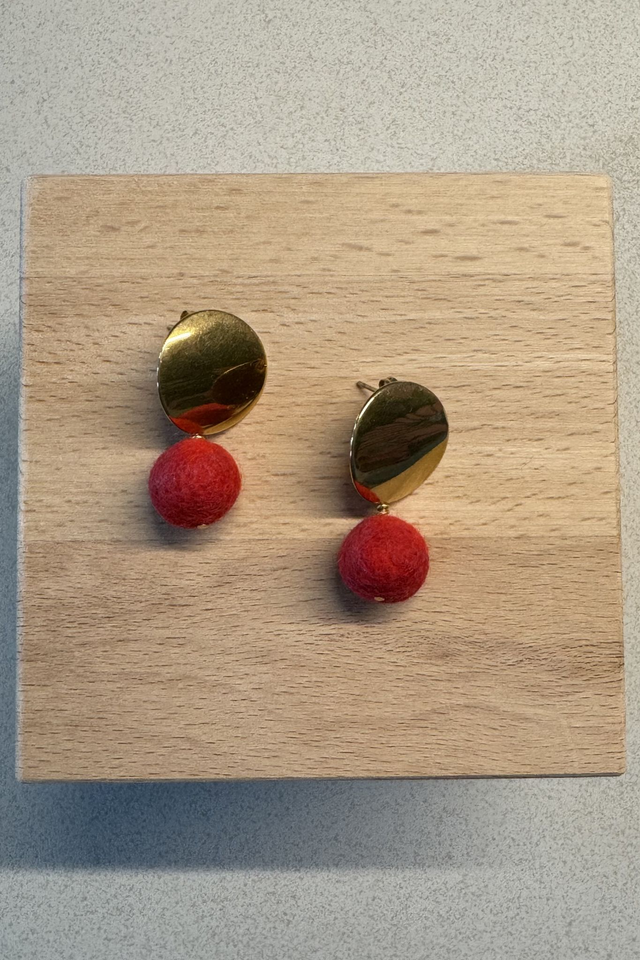 Rote Kugel - Handgefertigte Filzohrringe