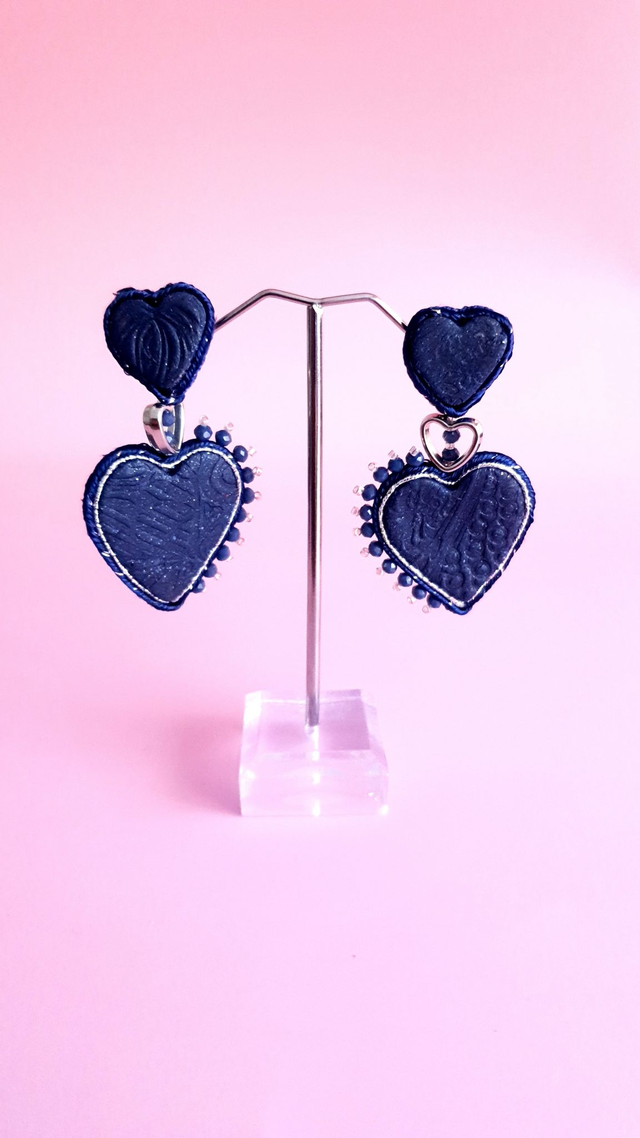 Boucles d&#039;oreilles Coups de coeur bleu nuit et argenté