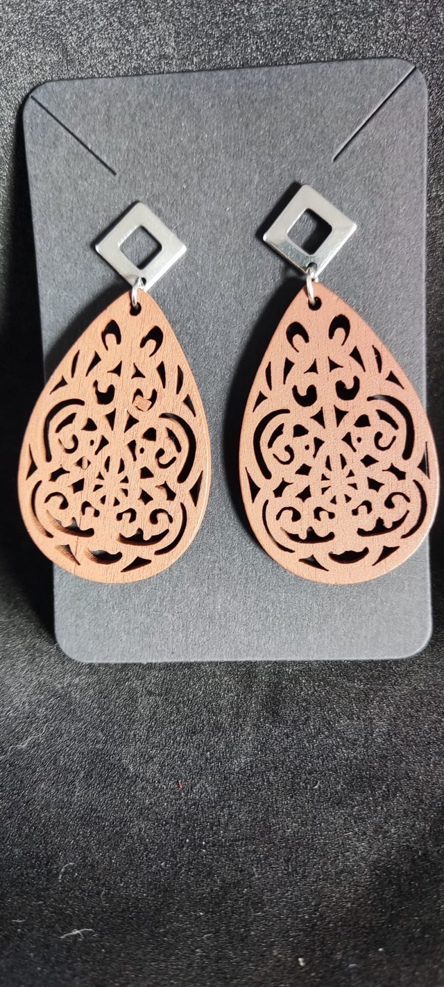 Boucles d’oreilles en bois – Motif ajouré