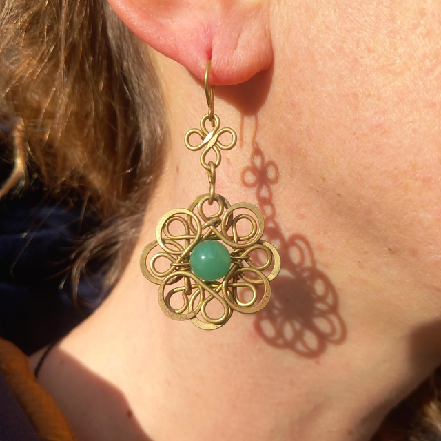 Boucles Laiton fleur aventurine verte