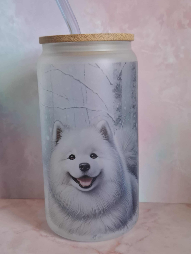 Verre givré Samoyède sous la neige