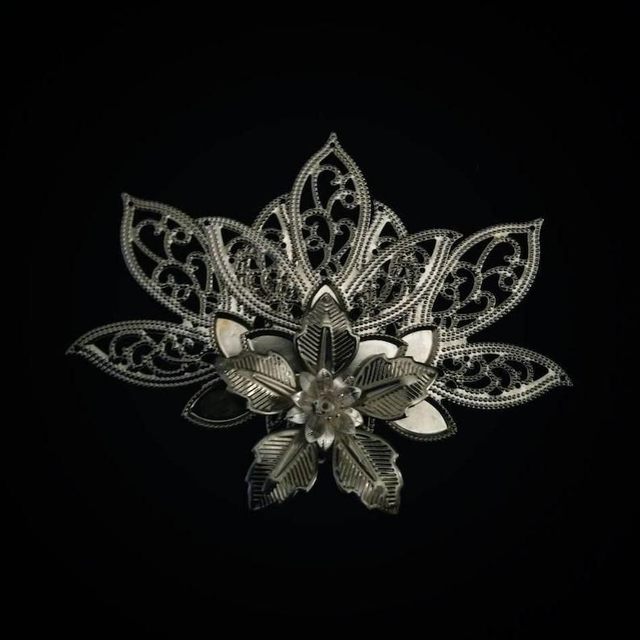Lotus hair clip/brooch