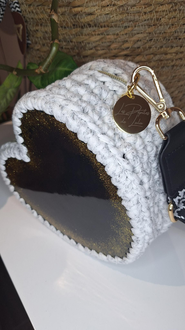 Sac cœur blanc résine noir et paillettes dorées