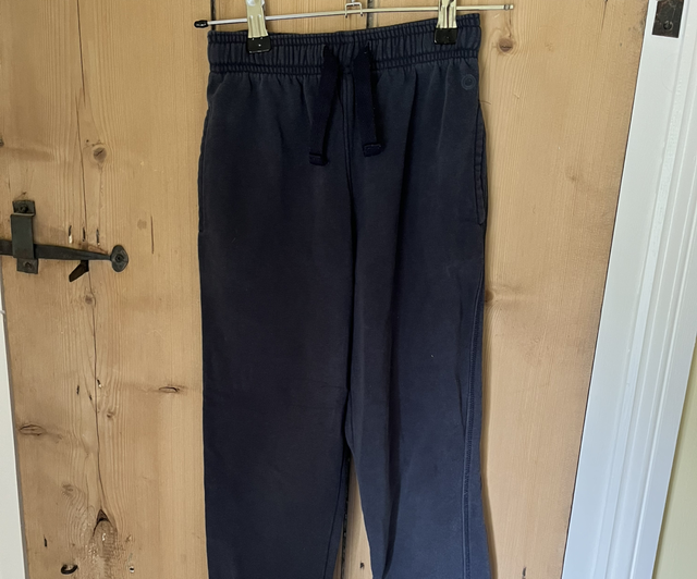 Navy PE jogging bottoms 8-9 years
