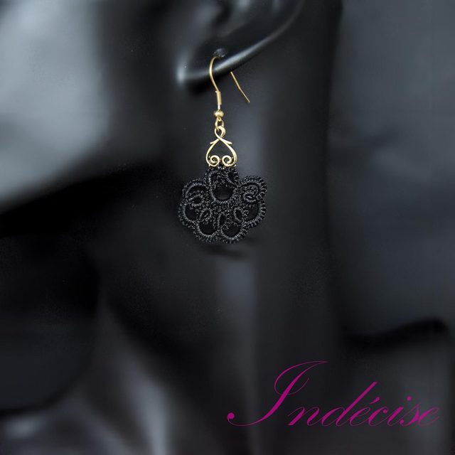 Boucles d'oreilles noires en dentelle