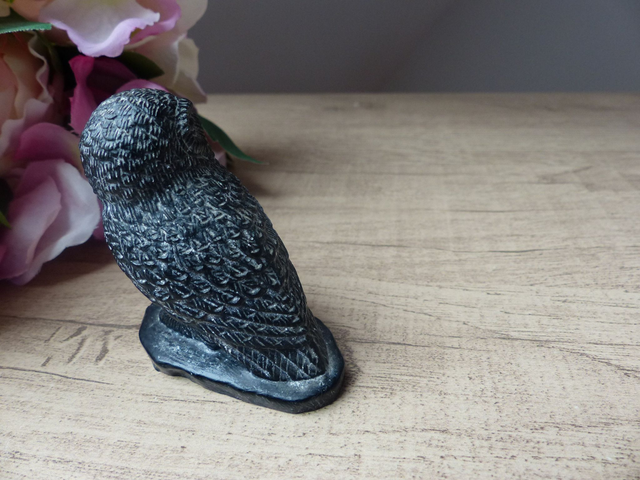 Sculpture Miniature Chouette Noire en Résine – Figurine Vintage du Canada – Objet de Collection pour Amoureux des Oiseaux - Décoration