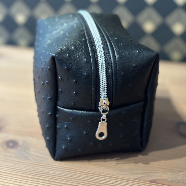 La trousse Complice Mini – Noir effet autruche 🖤