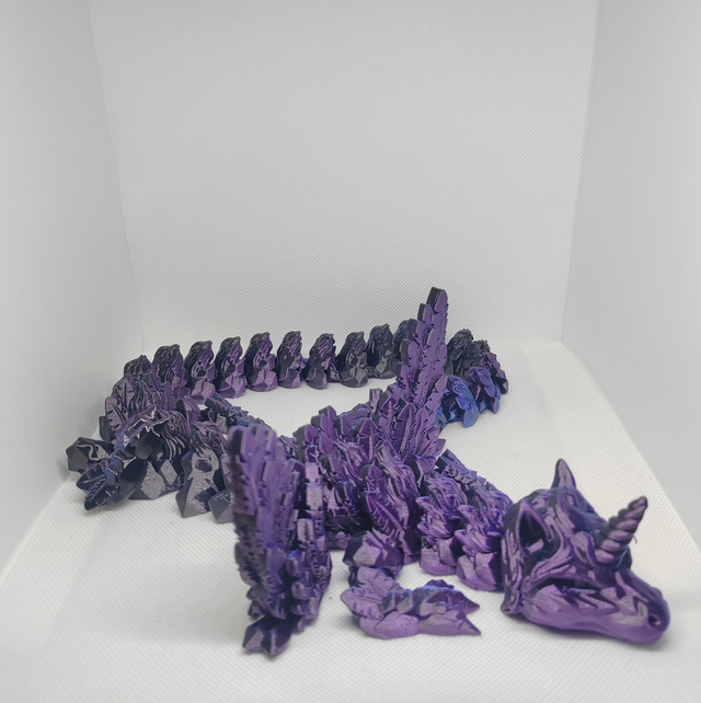 Dragon licorne avec des ailes